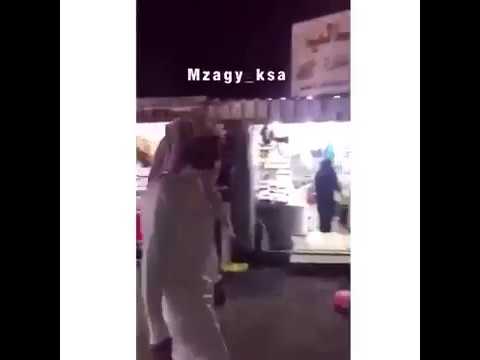 شاهد فتاة سعودية تفضح شابًا حاول التحرّش بها في أحد الأسواق
