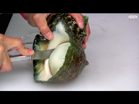 بالفيديو تعرّف على وجبة قواقع البحر الضخمة في اليابان