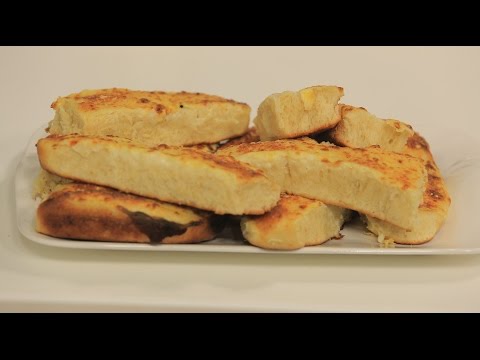 فطائر بالبشاميل والجبنة الرومي