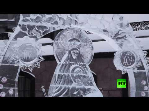 النحت على الجليد يخطف الأضواء في روسيا