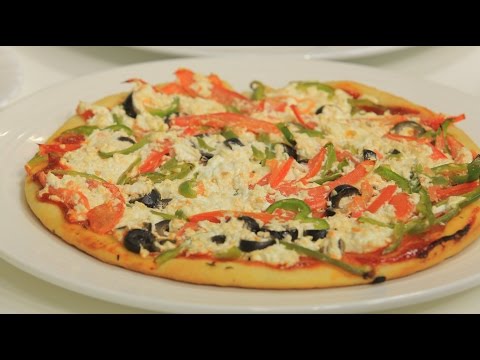 بيتزا بالجبنة والطماطم