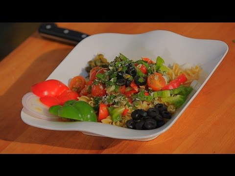 سلطة مكرونة بالطماطم الشيري و الزيتون
