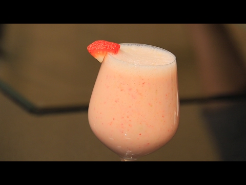 شاهد طريقة عمل عصير برتقال بالفراولة