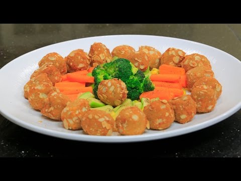 بالفيديو طريقة إعداد ومقادير كرات الدجاج باللوز