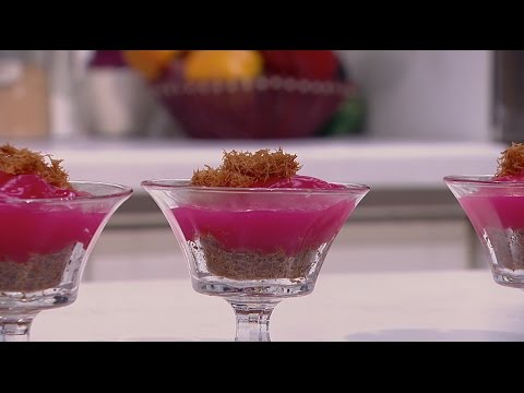 شاهد طريقة إعداد أكواب المهلبية بالكنافة المحمرة